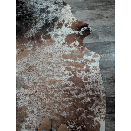Brown and white spotted extra large cowhide rug saltpepbrn203 with natural irregular edge for beautiful rugs