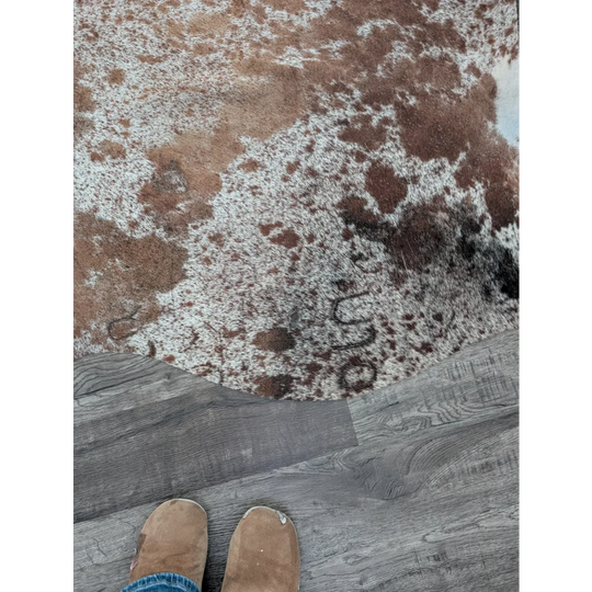 Large extra large cowhide rug saltpepbrn203 brown and white with natural textured surface perfect for beautiful rugs