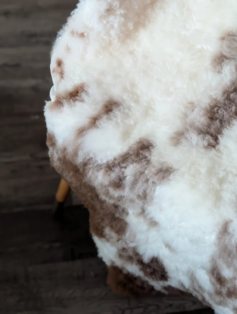 Gorgeous fluffy white and brown tibet highland spotted sheepskin throw blanket 47.5 x 26 grade a quality