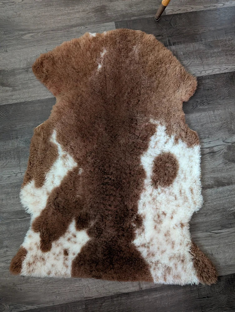 Brown and white tibet highland spotted sheepskin rug with plush fluffy texture 40 x 25 inches grade a quality