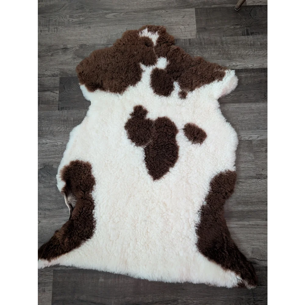 Brown and white fluffy tibet highland spotted sheepskin rug 41.5 x 25.5 inches grade a quality
