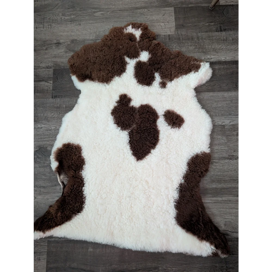 Brown and white fluffy tibet highland spotted sheepskin rug 41.5 x 25.5 inches grade a quality