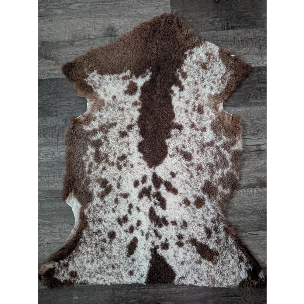 Brown and white tibet highland spotted sheepskin rug with natural fluffy texture 40.5 x 24.5 inches grade a