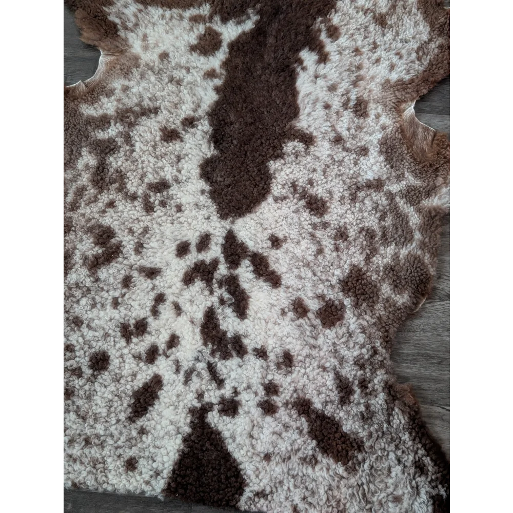Brown and white tibet highland spotted sheepskin rug with natural fluffy texture 40.5 x 24.5 inches grade a