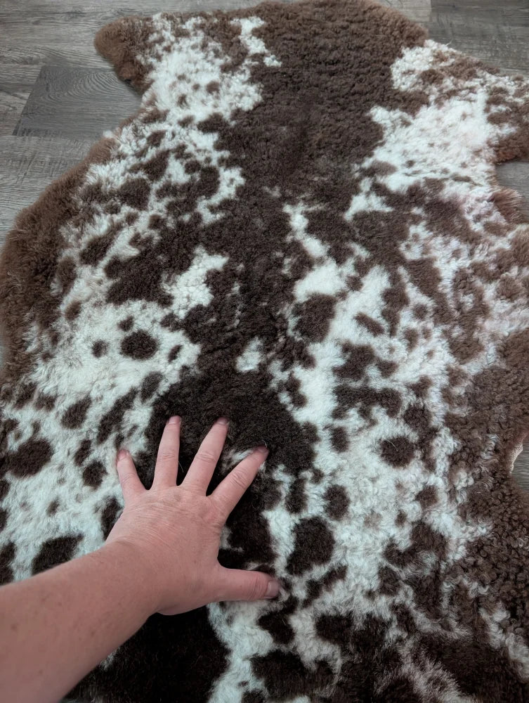 Brown and white spotted soft fluffy tibet highland spotted sheepskin rug 40 x 25 inches grade a quality
