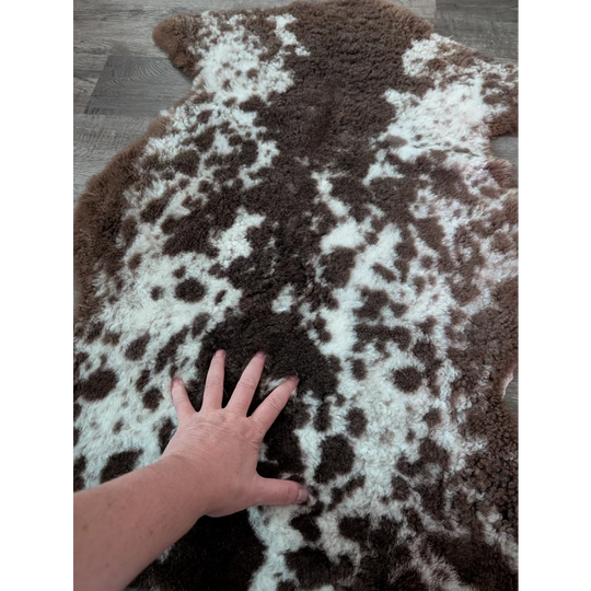 Brown and white spotted soft fluffy tibet highland spotted sheepskin rug 40 x 25 inches grade a quality