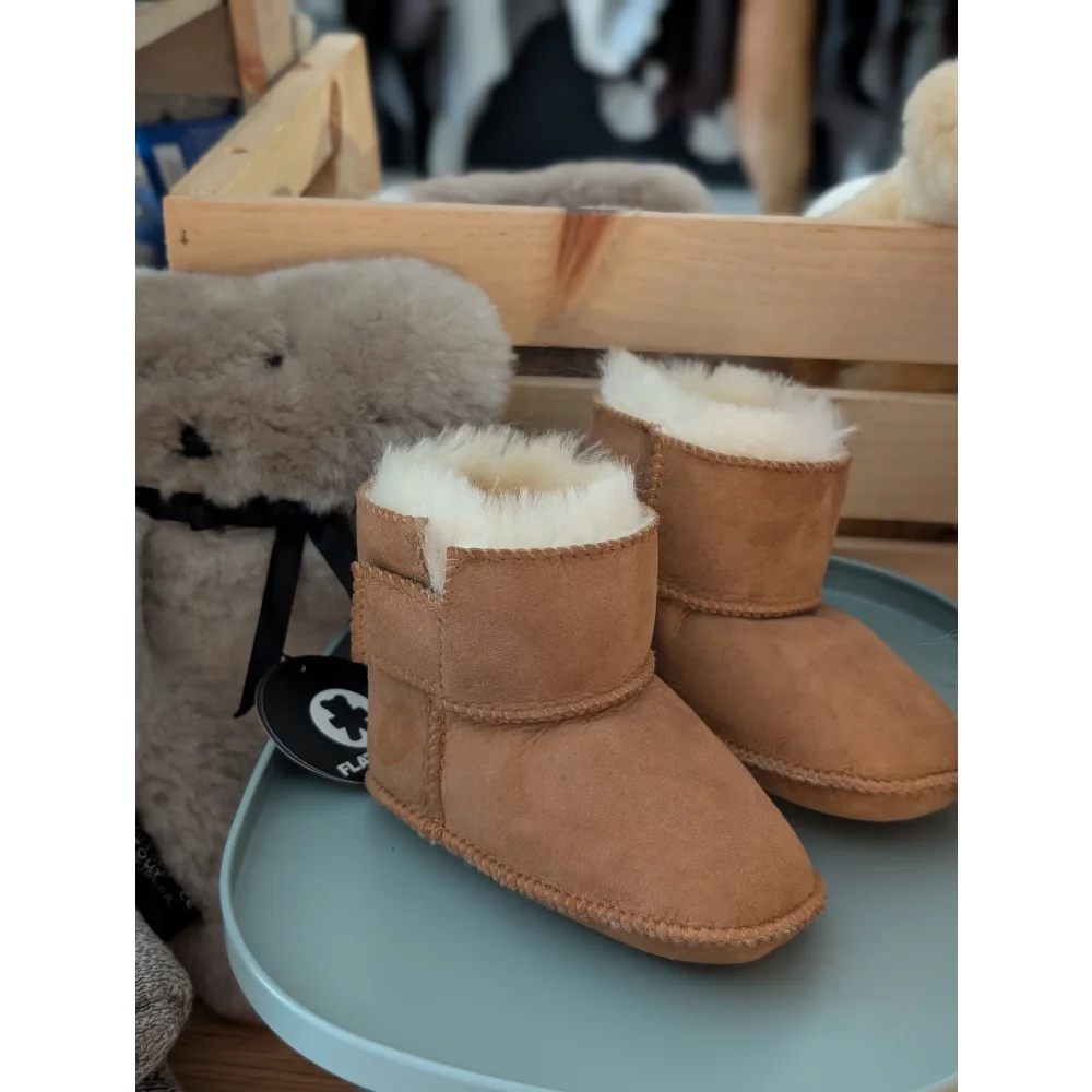 Tan sheepskin baby booties with shearling lining and star design