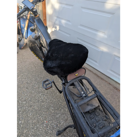 Black mesh sheepskin bicycle seat cover with elastic edges and reflective stripes