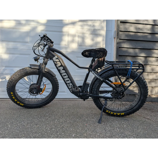 VanMoof S3 electric bike with sheepskin bicycle seat cover