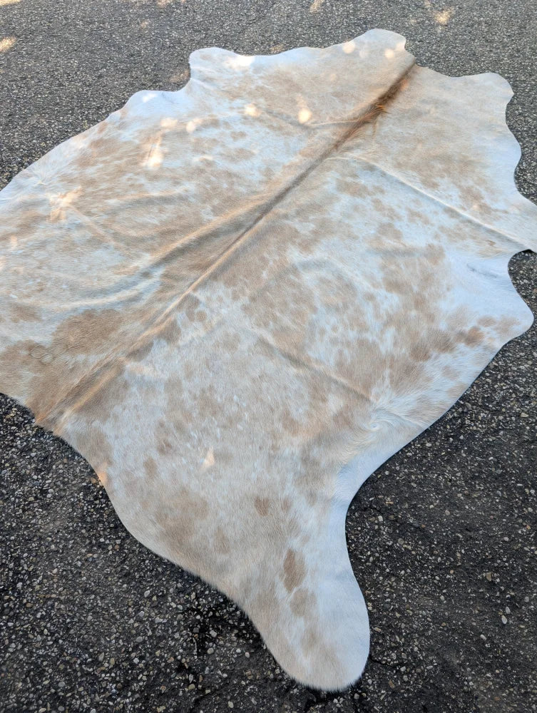 Large cowhide rug ss835 with natural irregular shape and mottled beige and creamy white fur perfect for rustic charm