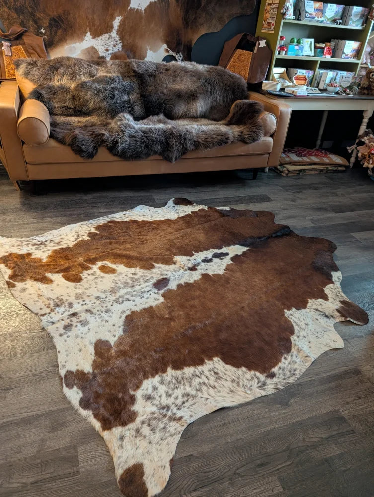 Ss#873 beautiful large cowhide rug in brown and white with natural fur texture and unique characteristics