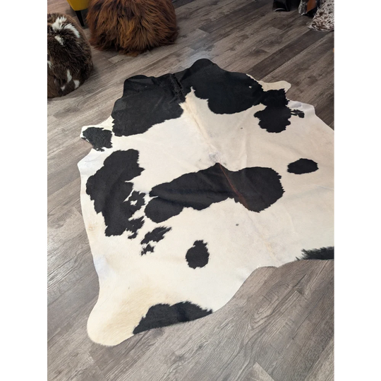 Large cowhide rug t25 67.5 by 64 with natural black and white angus oliver fur patches perfect for any room