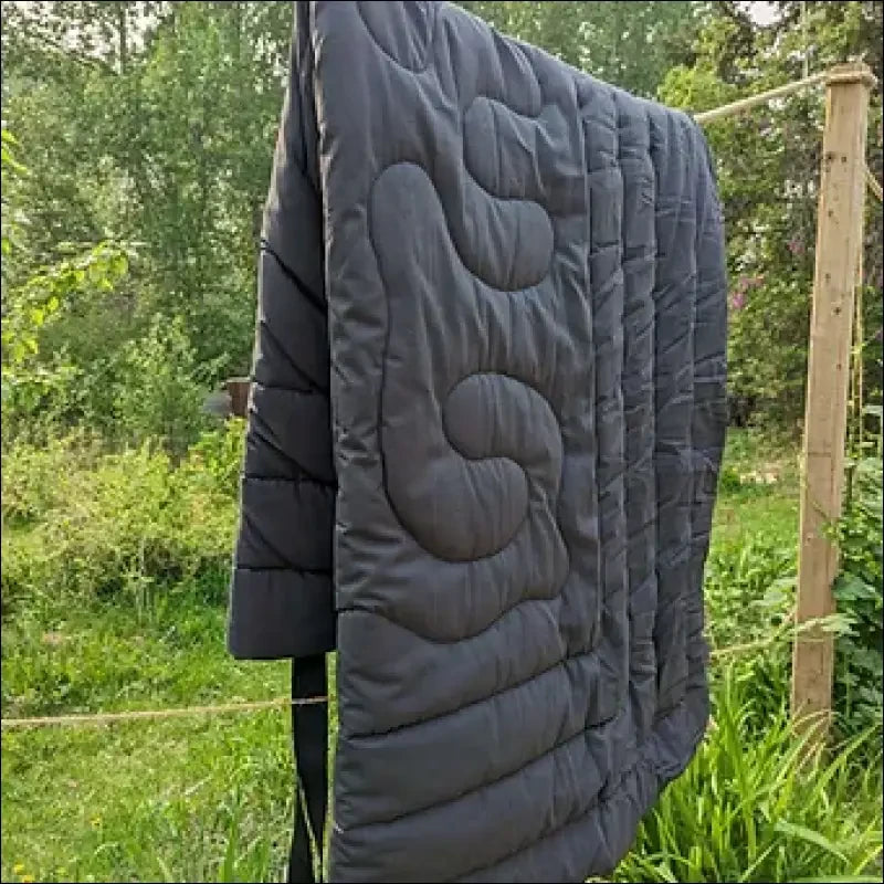 The ultimate sleeping bag with sheep’s wool stuffing GREY/RED