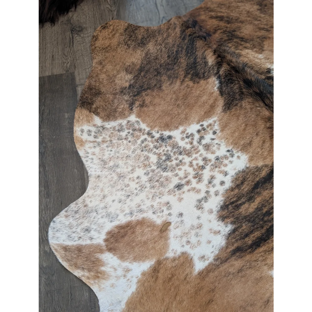 Extra large cowhide rug tri603 brown and white beautiful large cowhide with natural irregular shape