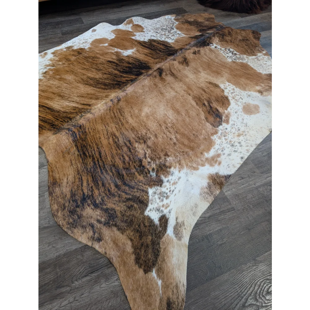 Extra large cowhide rug tri603 with natural brown and white textured pattern perfect for beautiful rugs