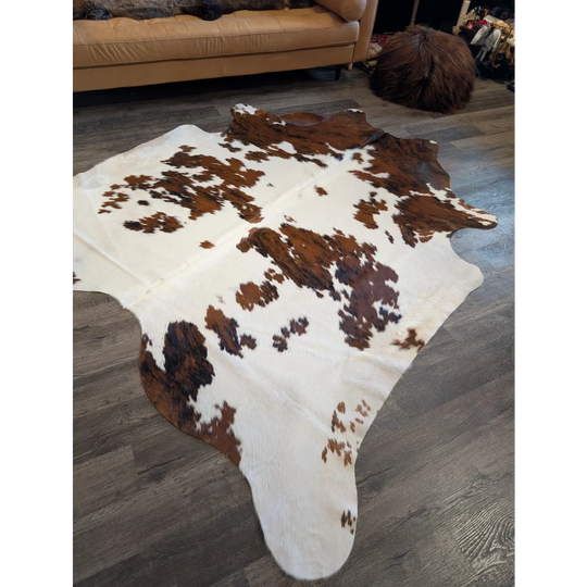 Brown and white extra large cowhide rug tri604 with natural fur texture perfect for beautiful rugs collections