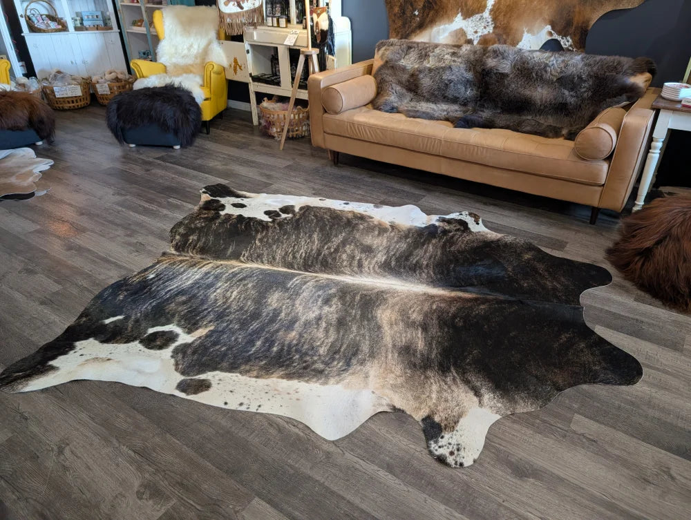 Tri605 beautiful extra large cowhide rug in natural black and white spotted pattern perfect for large cowhide decor