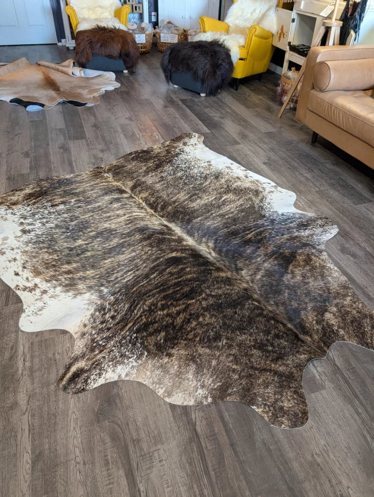 Extra large cowhide rug tri607 in brown and white with natural irregular edges perfect for beautiful rugs collection