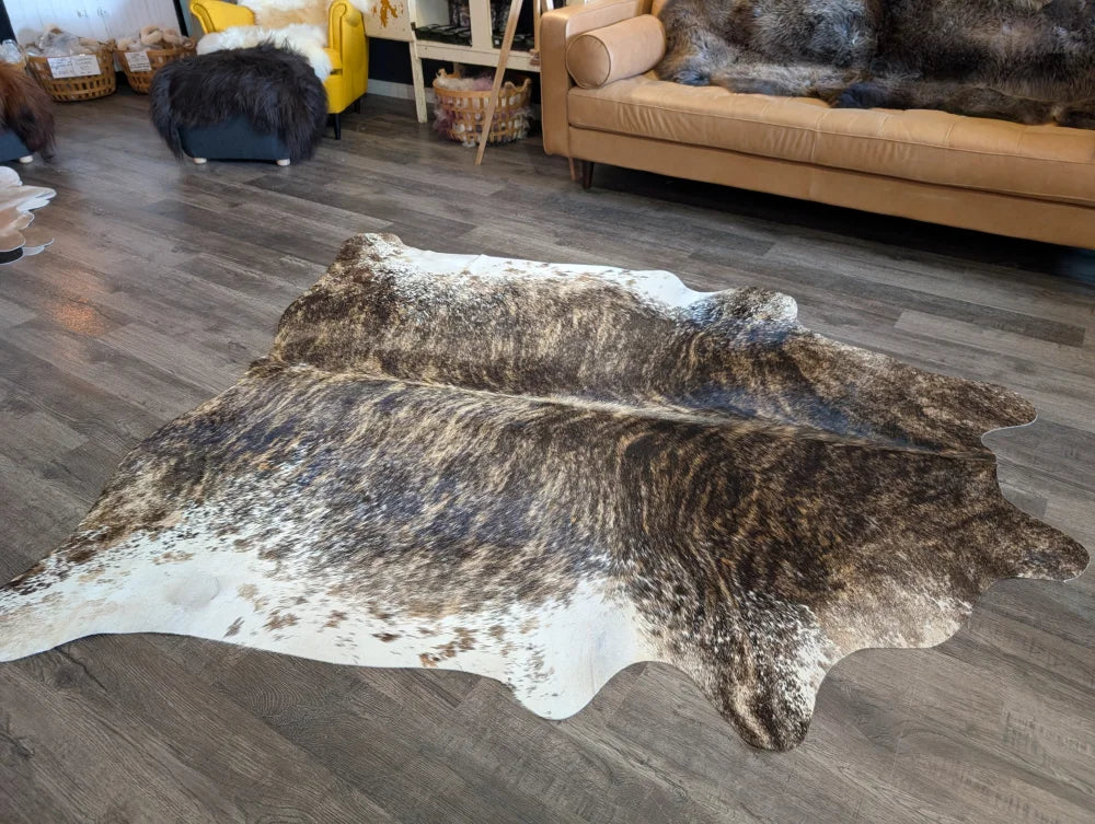 Large cowhide rug tri607 with extra large natural tones of white brown and black makes beautiful rugs for any space