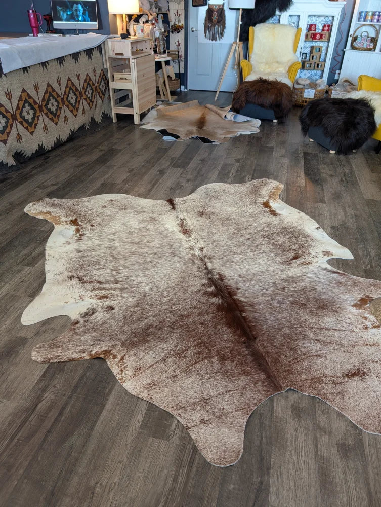 Extra large natural-toned cowhide rug tri611❤️87 x 79 with beautiful beige, brown, and cream mottled pattern perfect large cowhide