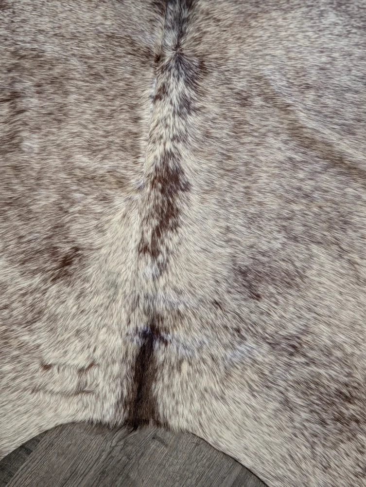 Extra large beautiful rugs featuring a textured natural-toned large cowhide in gray and brown fur tri611 heart 87 x 79