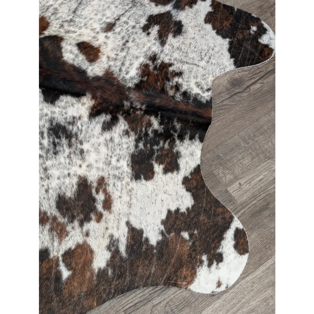 Brown and white tricolour