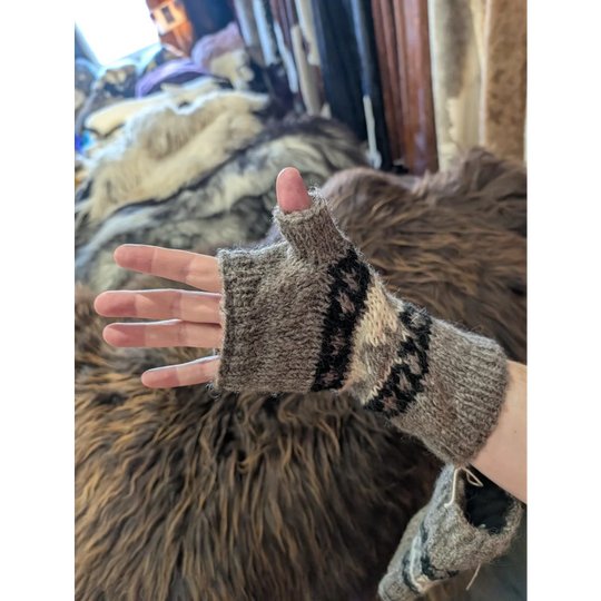 Wave Hand Warmers: fingerless gloves in brown black geometric Zealand wool knitted exterior