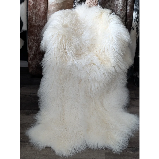 Gorgeous natural white Mongolian sheepskin rug, plush and fluffy