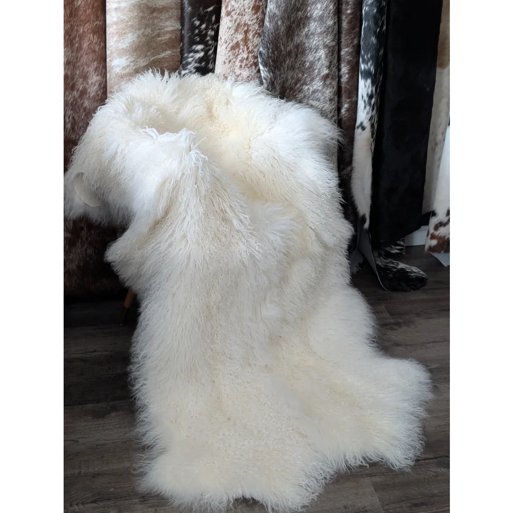 Gorgeous natural white Mongolian sheepskin rug, plush and fluffy