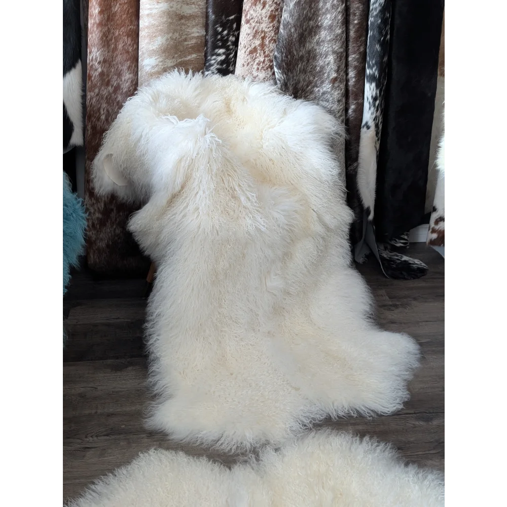 Gorgeous natural white Mongolian sheepskin rug, plush cream fibers