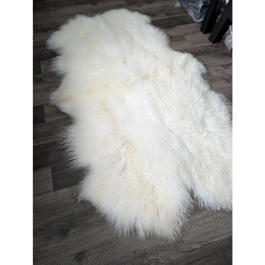 Gorgeous natural white Mongolian sheepskin rug, plush and fluffy