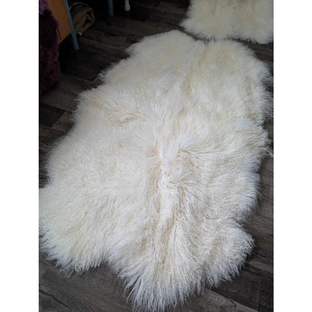 Gorgeous natural white Mongolian sheepskin rug, fluffy and irregular