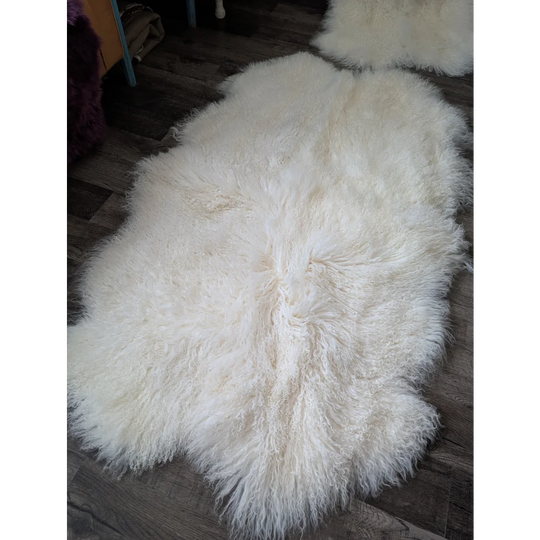 Gorgeous natural white Mongolian sheepskin rug, fluffy and irregular