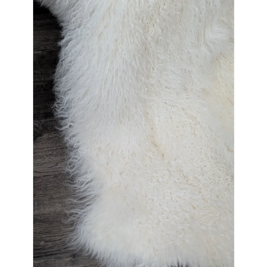 Gorgeous natural white Mongolian sheepskin rug, plush and curly