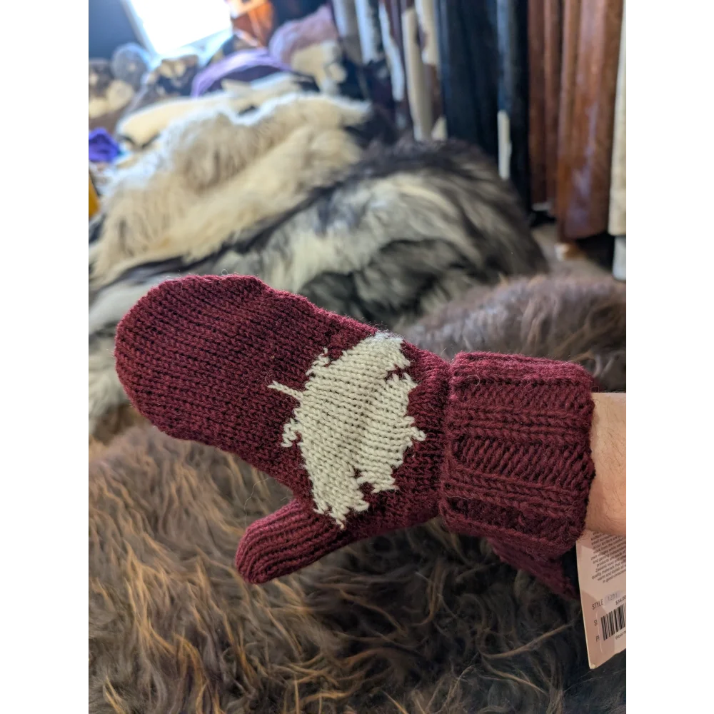 Cozy maroon Zealand wool maple ice mittens with cream leaf design