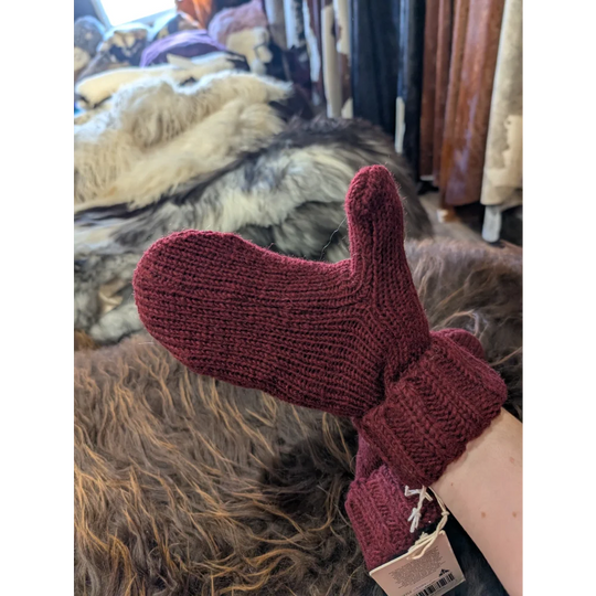 Maroon Maple Ice Mittens in Zealand wool with textured knit